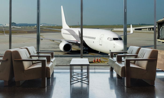 Cele mai bune carduri de debit din România cu acces la lounge-uri în aeroporturi